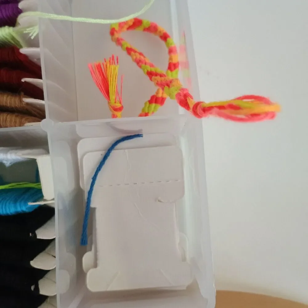 Embroidery Lot 99 Bobbins Floss in Case+ 3 Hoops + X Stitch Fabric 15x18